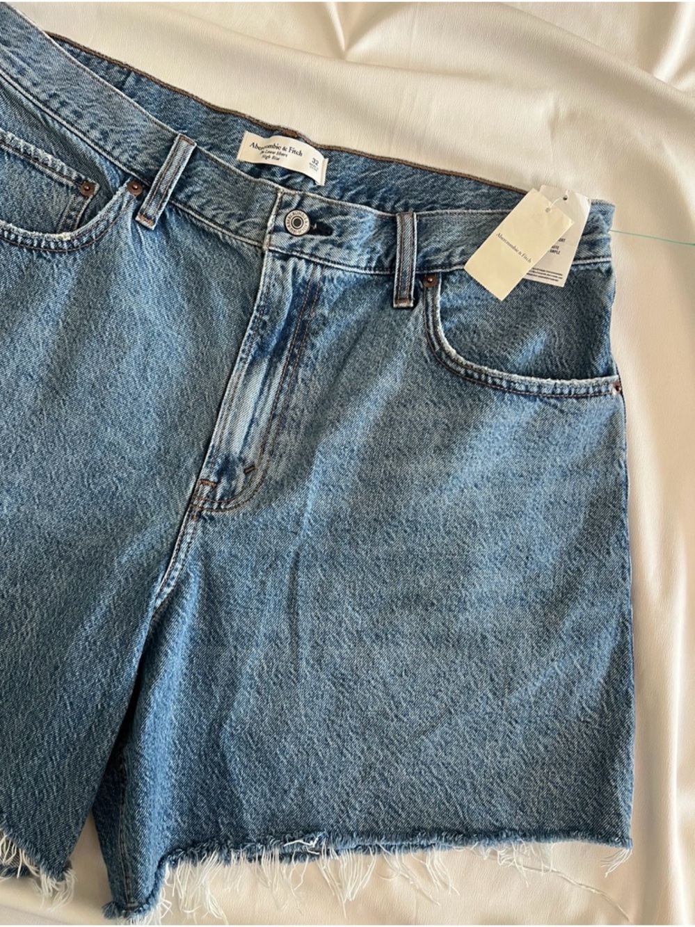 NWT ABERCROMBIE & FITCH THE LOOSE HOGH RISE SHORTS ✨🤍 - Picture 4 of 7